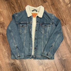 levi’s sherpa trucker jacket